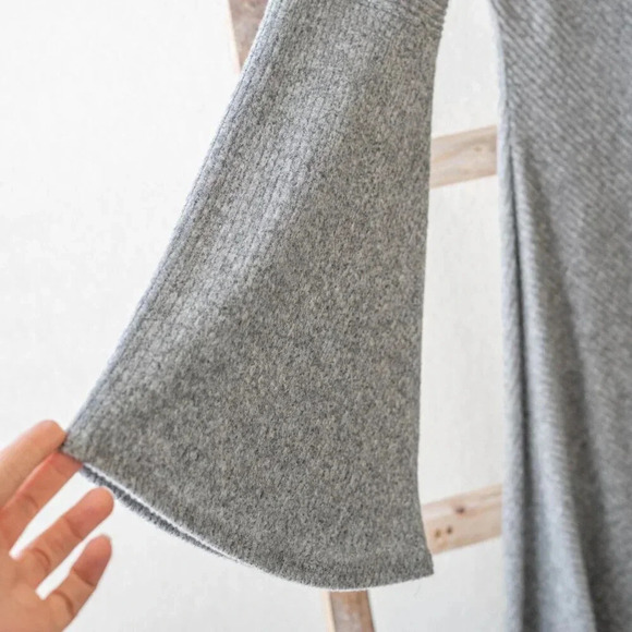 ALYA ANTHROPOLOGIE SOFT GREY SWEATER DRESS BELL SLEEVES SZ L - Picture 2 of 8